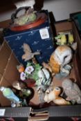 A TRAY OF ASSORTED BIRD FIGURES TO INCLUDE A BOXED BORDER FINE ARTS DOUBLE TAWNY OWLETS FIGURE