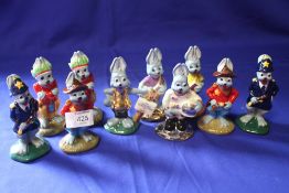 A COLLECTION OF WADE ARTHUR HARE FIGURES TO INCLUDE A GOLD STAMPED EXAMPLE (10)