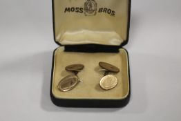 A PAIR OF 9CT GOLD FRONT AND BACK CUFFLINKS