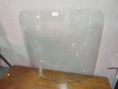A MODERN CURVED GLASS / PERSPEX SCREEN - H- 71 W-80 CM