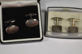 A PAIR OF HARRODS SILVER CUFFLINKS, TOGETHER WITH A PAIR OF 9CT ON SILVER CUFFLINKS