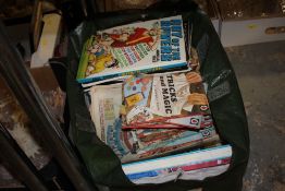 A BAG OF VINTAGE ANNUALS, 2000AD COMICS AND LADYBIRD BOOKS