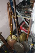 A COLLECTION OF COPPER AND BRASS WARMING PANS (5)