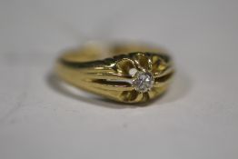 A HALLMARKED 18 CT GOLD DIAMOND SOLITAIRE RING, approx weight 7.2g, ring size R