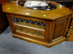 AN OAK OLD CHARM LEADED TELEVISION CABINET W-104 CM