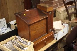 A COLLECTION OF WOODEN LIDDED BOXES