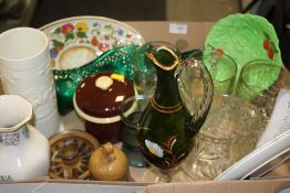 A TRAY OF CERAMICS AND GLASSWARE TO INCLUDE A WEDGWOOD HUNTING SCENE SLEEVE VASE, MASONS ETC.