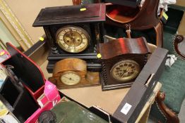 THREE WOODEN MANTEL CLOCKS TO INCLUDE A SLATE STYLE EXAMPLE