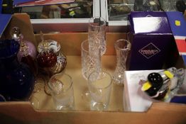 A TRAY OF GLASSWARE TO INCLUDE A JULIANA STUDIO GLASS DUCK SHAPED PAPERWEIGHT
