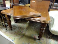 A SMALL VICTORIAN MAHOGANY WIND-OUT DINING TABLE WITH ONE EXTRA LEAF, RAISED ON FLUTED LEGS H-71 W-