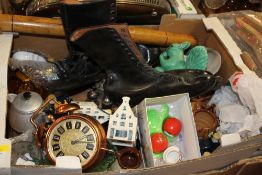A TRAY OF ASSORTED COLLECTABLES TO INCLUDE LEATHER ICE SKATES, KLM BOWLS HOUSE SHAPED BOTTLES ETC.
