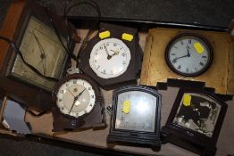 A COLLECTION OF SMITHS AND OTHER ALARM CLOCKS TO INCLUDE BAKELITE EXAMPLES