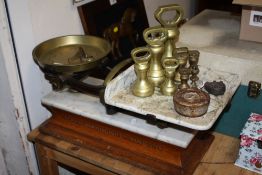 A VINTAGE SET OF SCALES BY 'BERRY & WARMINGTON LTD, MANCHESTER' WITH WEIGHTS