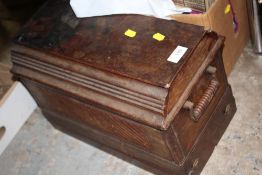 A CASED VINTAGE SINGER SEWING MACHINE