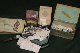 A QUANTITY OF VINTAGE CIGARETTE CARDS TO INCLUDE SENIOR SERVICE, SPINET ETC.
