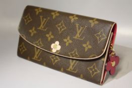 LOUIS VUITTON - a classic Louis Vuitton design purse with flower design clasp and matching trim
