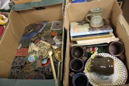 TWO TRAYS OF BARGEWARE / CANAL MEMORABILIA TO INCLUDE BRASS LOCK KEY, BOOKS, BRASS PLAQUE ETC. (