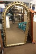 A GILT FRAMED ARCH SHAPED MIRROR, APPROX. 86 X 49 CM