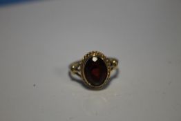 A 9 CT GOLD DRESS RING SET WITH RED STONE