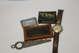 A SMALL BOX OF COLLECTABLES TO INCLUDE AN ANTIQUE SNUFF BOX AND AN ADVERTISING MAGNIFIER LETTER