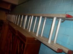 A 16 RUNG ALUMINIUM DOUBLE LADDER