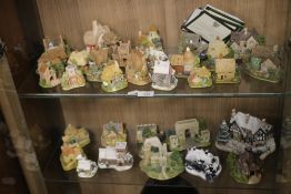 A QUANTITY OF LILLIPUT LANE COTTAGES
