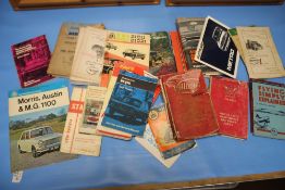 A QUANTITY OF VINTAGE CAR AND MOTORCYCLE MANUALS AND BOOKLETS TO INCLUDE BSA, VILLIERS, MATCHLESS,