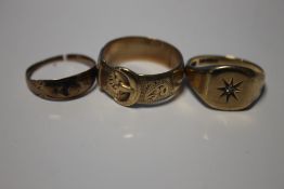 THREE 9 CT GOLD RINGS TO INCLUDE A BUCKLE TYPE, W 14.6 g