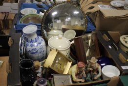A TRAY OF CERAMICS AND SUNDRIES TO INCLUDE CLOCKS, A MIRROR ETC. (TRAY NOT INCLUDED)