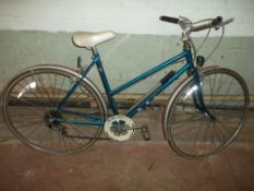 A LADIES 5 SPEED RALEIGH BICYCLE
