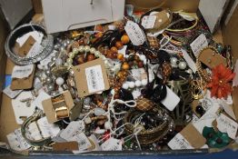A BOX OF ASSORTED COSTUME JEWELLERY
