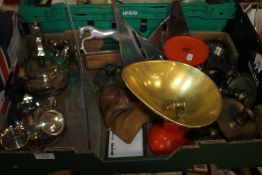 A TRAY OF METALWARE TO INCLUDE A SET OF SCALES (TRAY NOT INCLUDED)