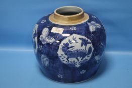 AN ORIENTAL POT WITH MARKS TO BASE, APPROX. H 23 CM, DIAMETER 20 CM