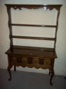 AN ANTIQUE OAK OPEN WELSH DRESSER / SIDEBOARD WITH CABRIOLE LEGS