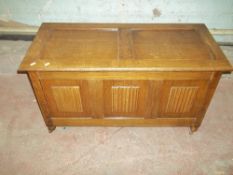A PANELLED OAK BLANKET CHEST / OTTOMAN