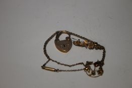 A SMALL QUANTITY OF YELLOW METAL AND 9 CT GOLD CHAINS, A PENDANT, A HEART SHAPED CLASP AND A BROOCH