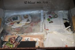 A QUANTITY OF ASSORTED STAMPS