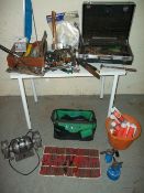 A QUANTITY OF TOOLS TO INCLUDE A LARGE BENCH GRINDER