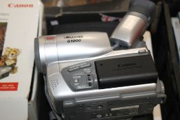 A CANNON G1000 CAMCORDER AND A SMALL QUANTITY OF ACCESSORIES