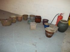 A QUANTITY OF GARDEN POTS