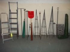 A QUANTITY OF GARDEN TOOLS INCLUDING TWO STEP LADDERS AND STEEL GROWING FRAMES
