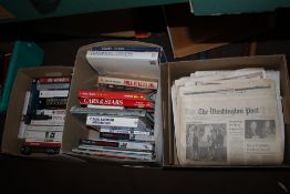 A QUANTITY OF ASSORTED BOOKS TO INCLUDE MOTORBIKE INTEREST AND A QUANTITY OF AMERICAN NEWSPAPERS