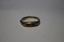 A SMALL EDWARDIAN 18 CT GOLD BLUE STONES LADIES DRESS RING, W 2 g