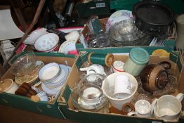 FOUR TRAYS OF GLASSWARE AND CERAMICS (TRAYS NOT INCLUDED)