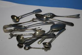 A QUANTITY OF SILVER AND WHITE METAL SPOONS, TONGS ETC.