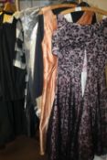 A COLLECTION OF LADIES VINATGE CLOTHING TO INCLUDE A KOUPY SIZE 14 DRESS, A DOROTHY PERKINS DRESS,