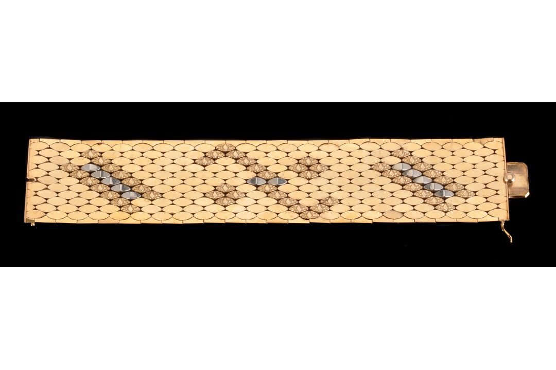 A two colour broad bracelet