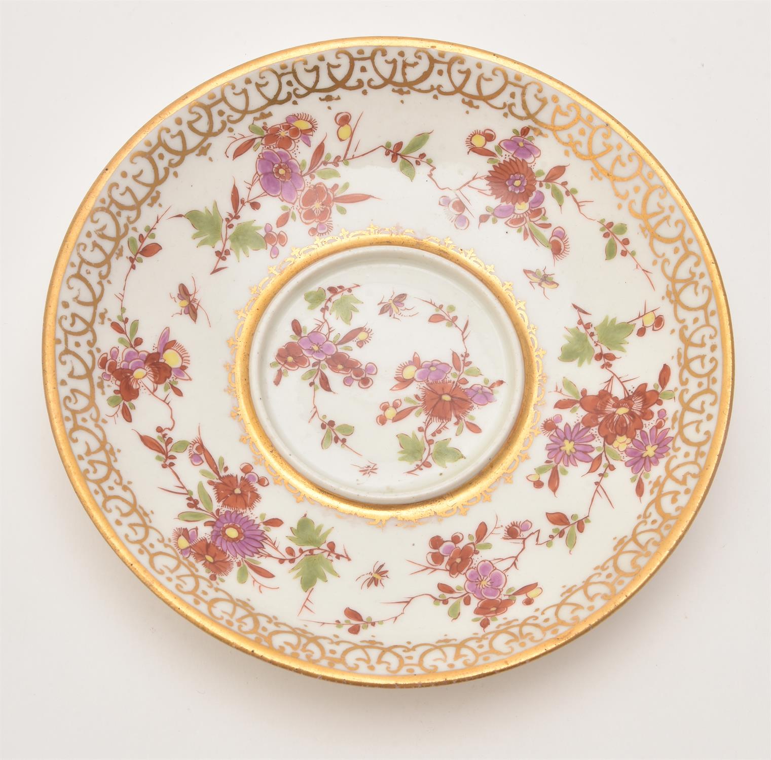 A Meissen chinoiserie two-handled ecuelle and stand - Image 3 of 4