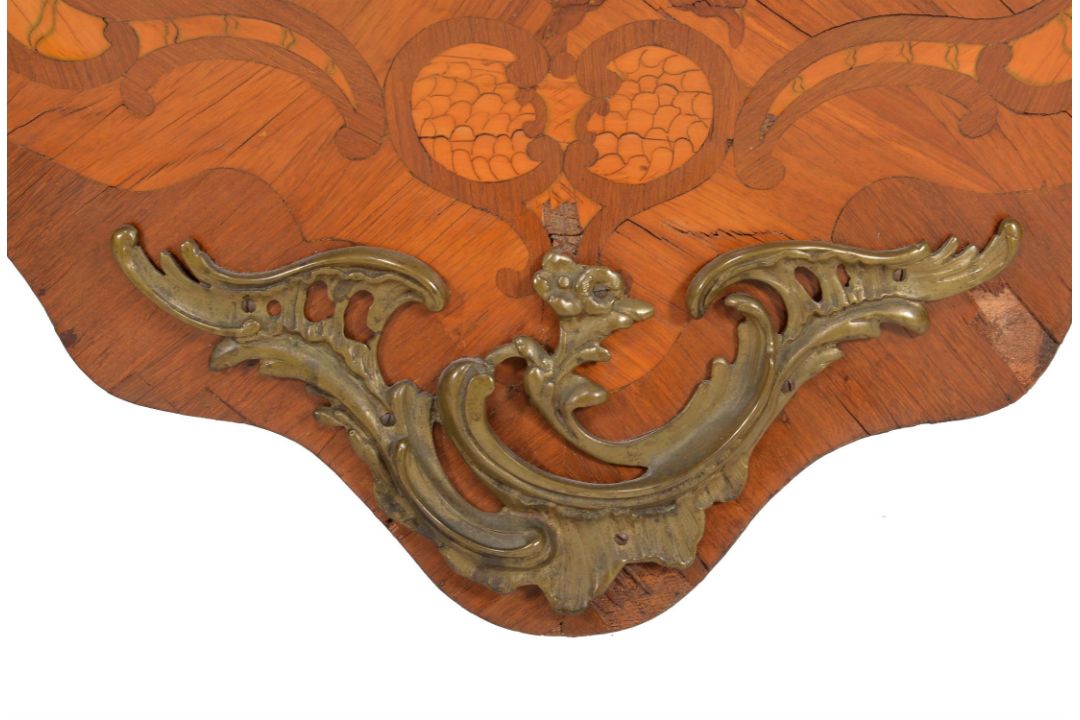 A Louis XV tulipwood and specimen marquetry serpentine commode, circa 1760 - Image 3 of 7