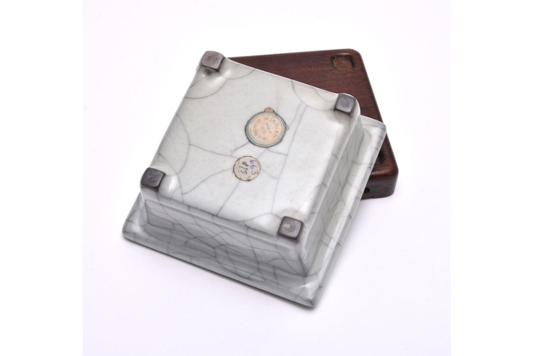 A Chinese guan-type square brush washer - Image 3 of 3